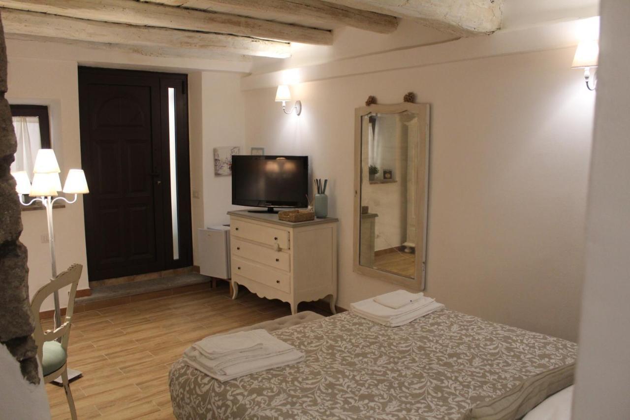 Livia'S Charming Room Trevignano Romano Luaran gambar