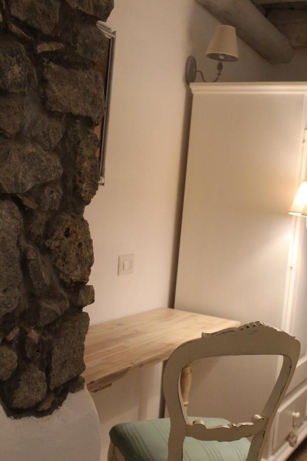 Livia'S Charming Room Trevignano Romano Luaran gambar